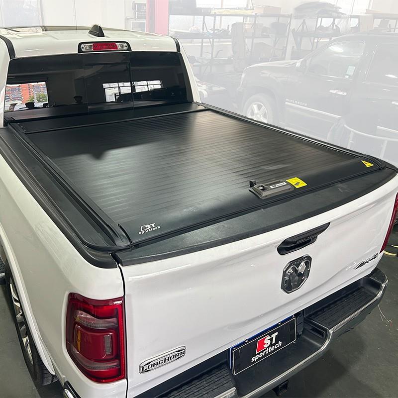 Dodge RAM 2500 Tonneau Covers | Hard  Retractable Bed Covers