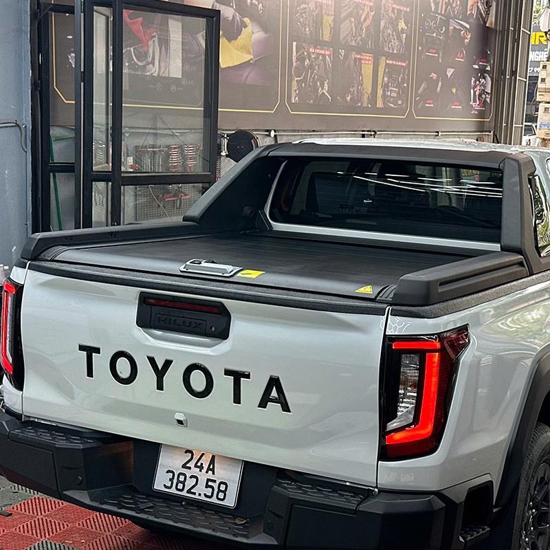 Toyota Hilux Tonneau Covers | Hard Retractable Bed Covers